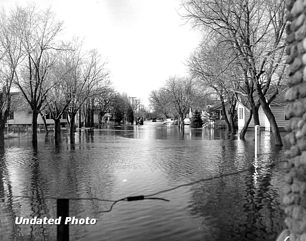 Undated flood photo of Jamestown North Dakota