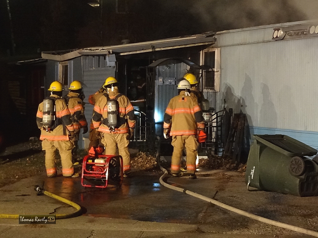 Mobile-home fire at Sunnyside Nov 20, 2015.  CSiNewsNOW.com photos