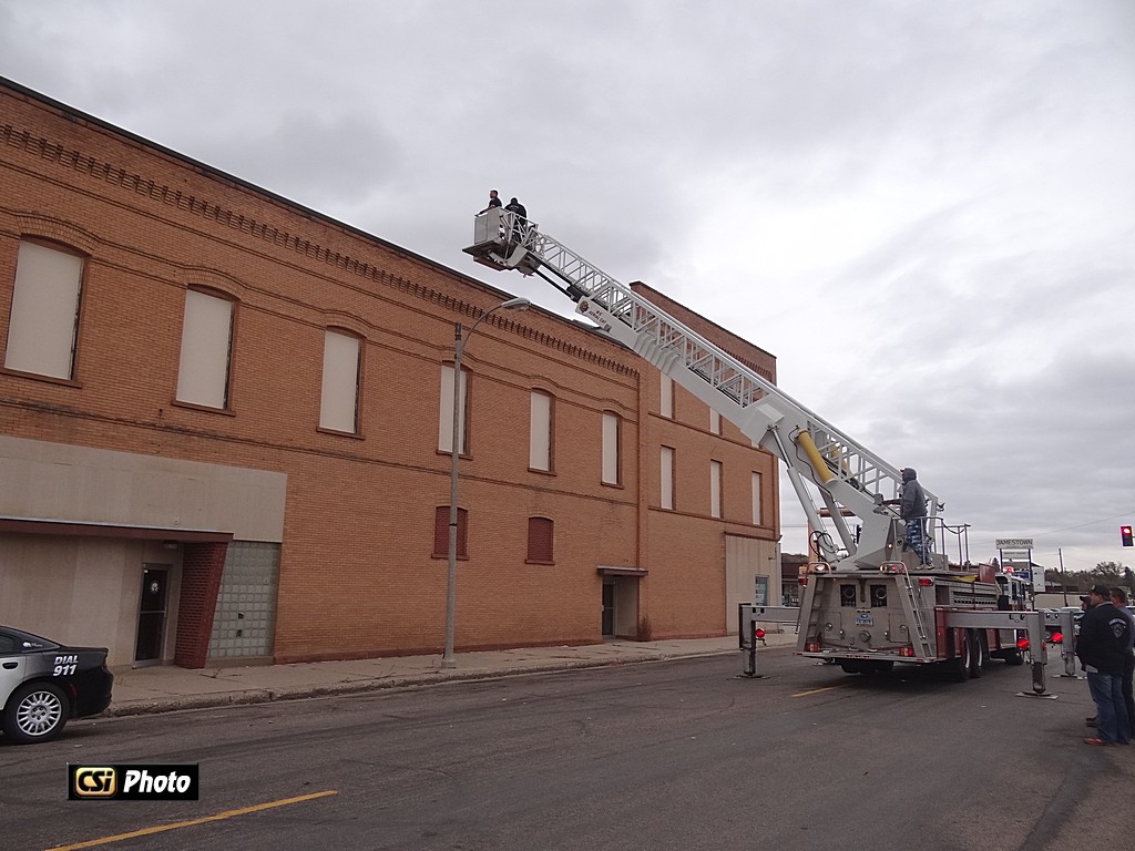 Fire Dept ladder truck called out to assist -  CSi Photos