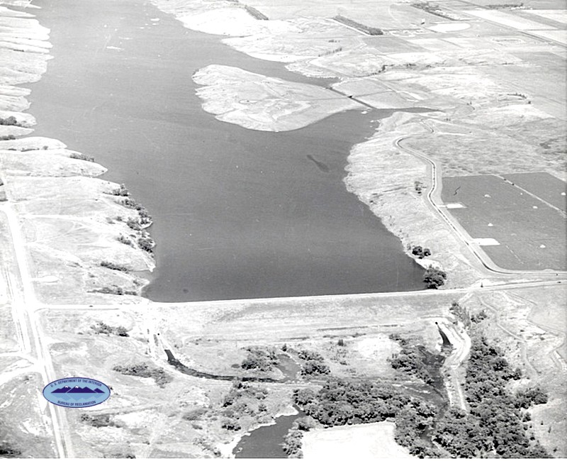 Aerial view Jamestown Dam after completion