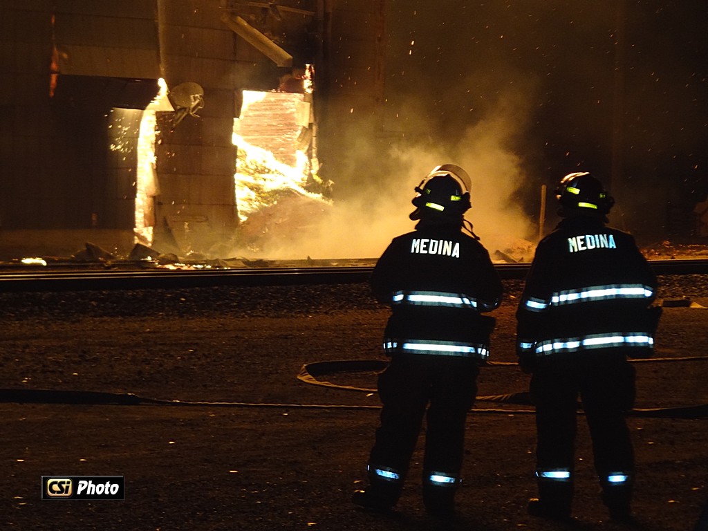 Fire destroys Medina Grain Elevator - Photos Thomas Ravely/CSi