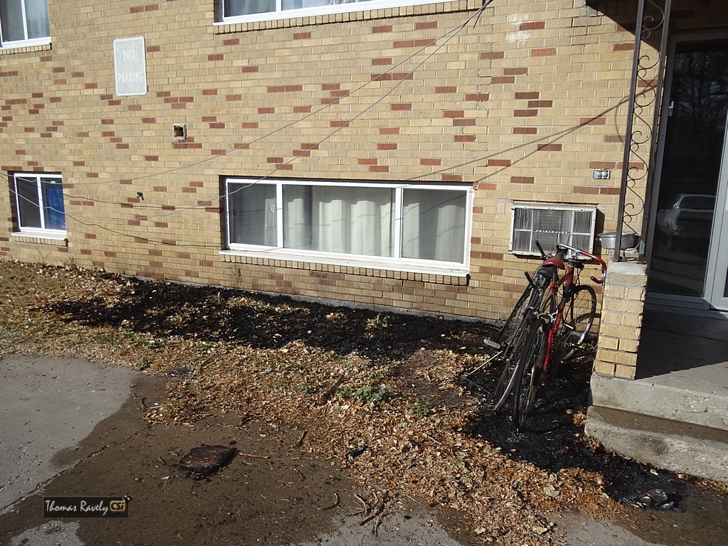 Grass Fire at 904 Thomas Ave NE    CSi photo