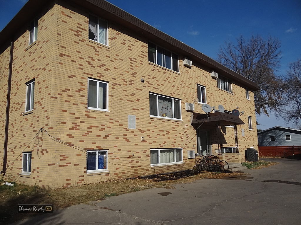 Grass Fire at 904 Thomas Ave NE    CSi photo