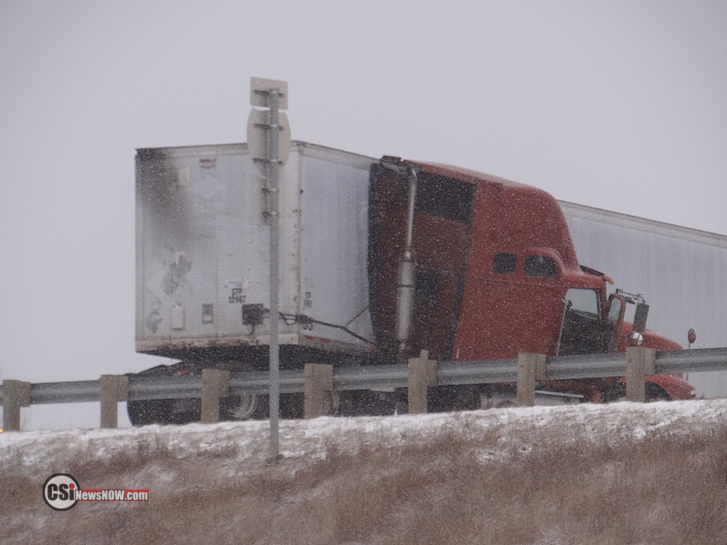Semi Jack Knife on I94       CSi Photo.