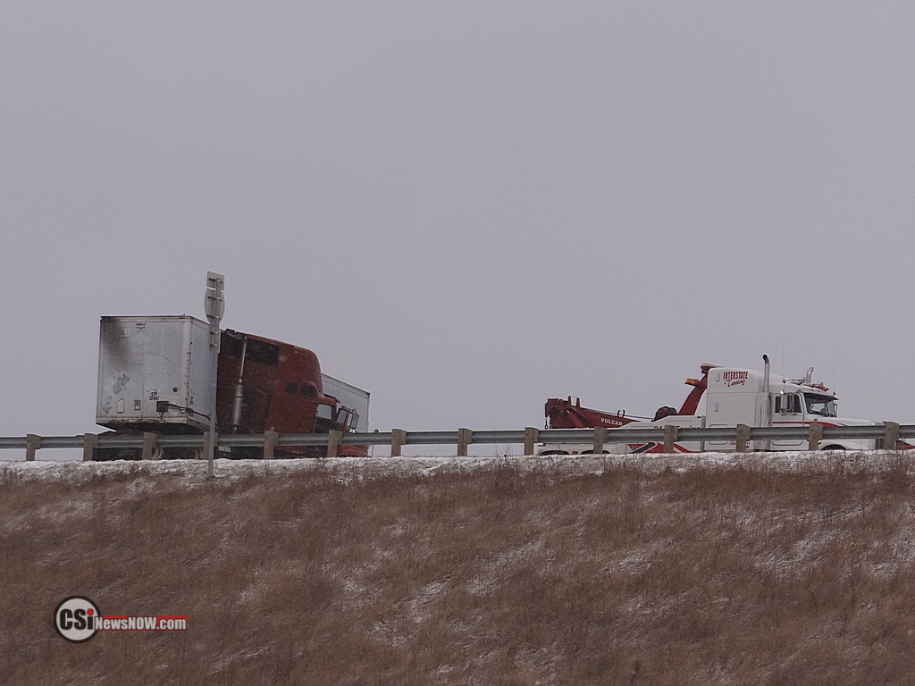Semi Jack Knife on I94       CSi Photo.