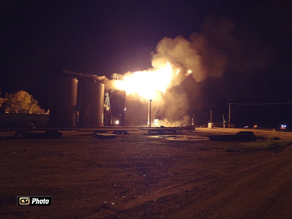 Fire destroys Medina Grain Elevator - Photos Thomas Ravely/CSi